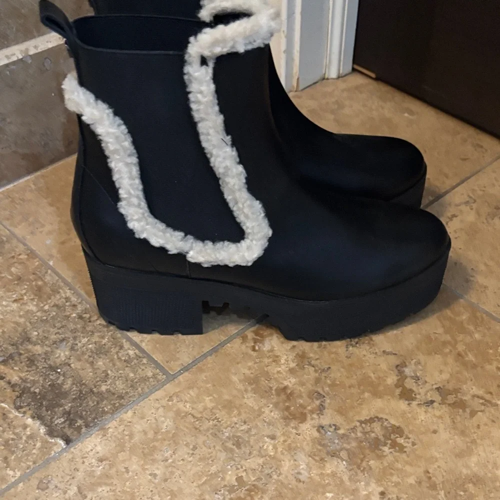 Nine West Black Boots with Cream Fur Trim